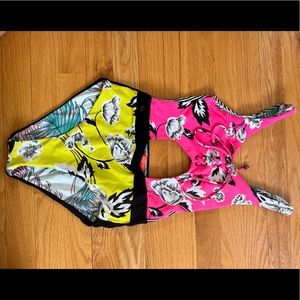 Reversible bathing suit